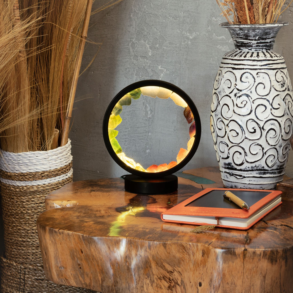 Dekoratívna lampa Halo – sedem kameňov
