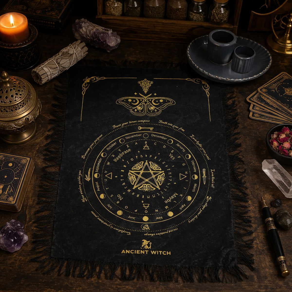 Podložka pre kyvadlo Ancient Witch – Moľa · čierna a zlatá