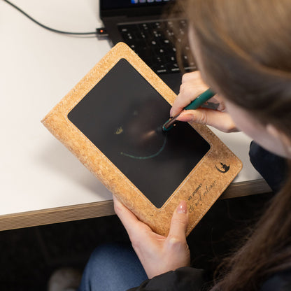 Zápisník pre vaše myšlienky A5 s LCD panelom – červený