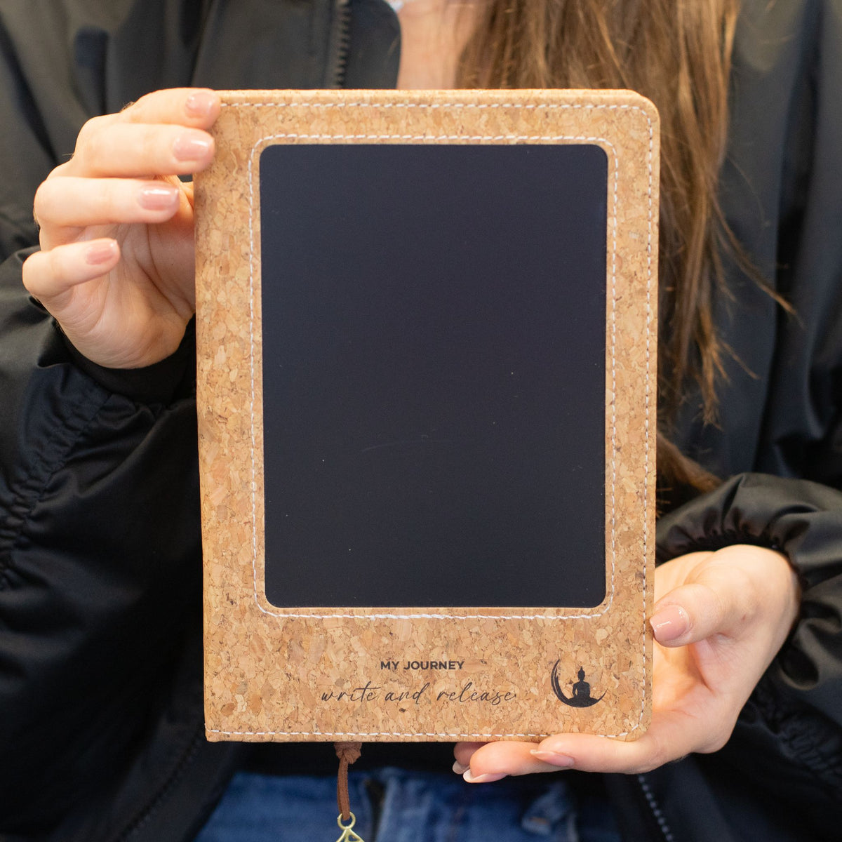 Zápisník na vaše myšlienky A5 s LCD panelom – korkový vzhľad