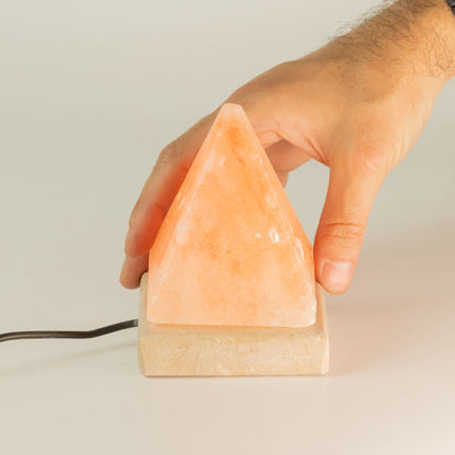 USB soľná lampa Pyramída, 9 cm – biele svetlo