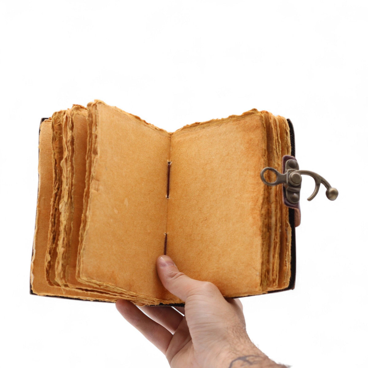 Kožený zápisník – The Book of Untold Stories