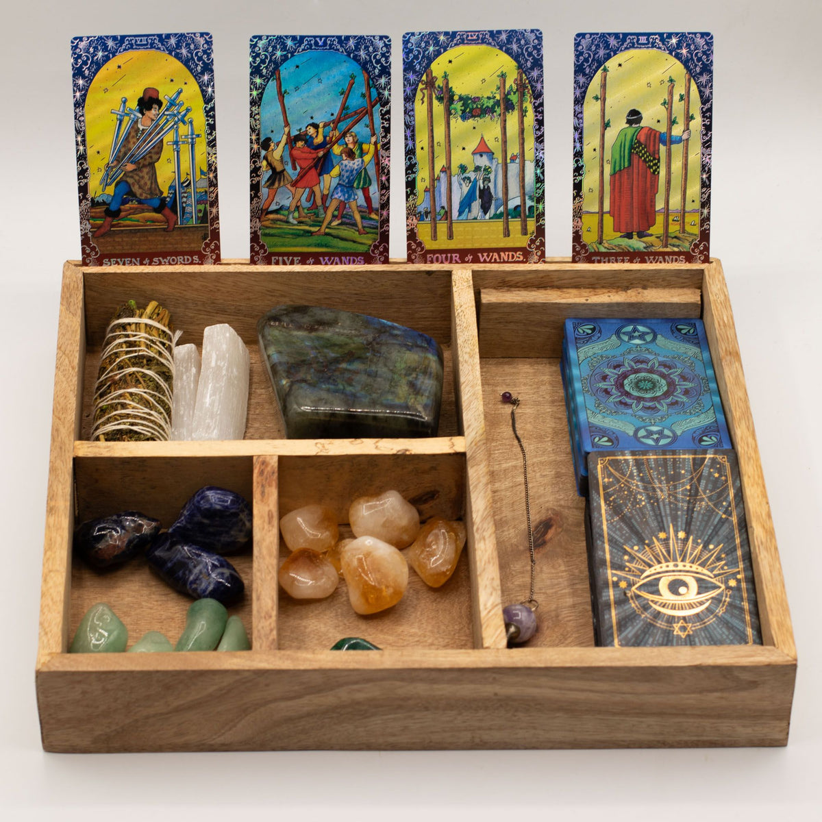 Krabička na tarot so štyrmi priehradkami – rytý motív