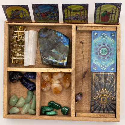 Krabička na tarot so štyrmi priehradkami – rytý motív