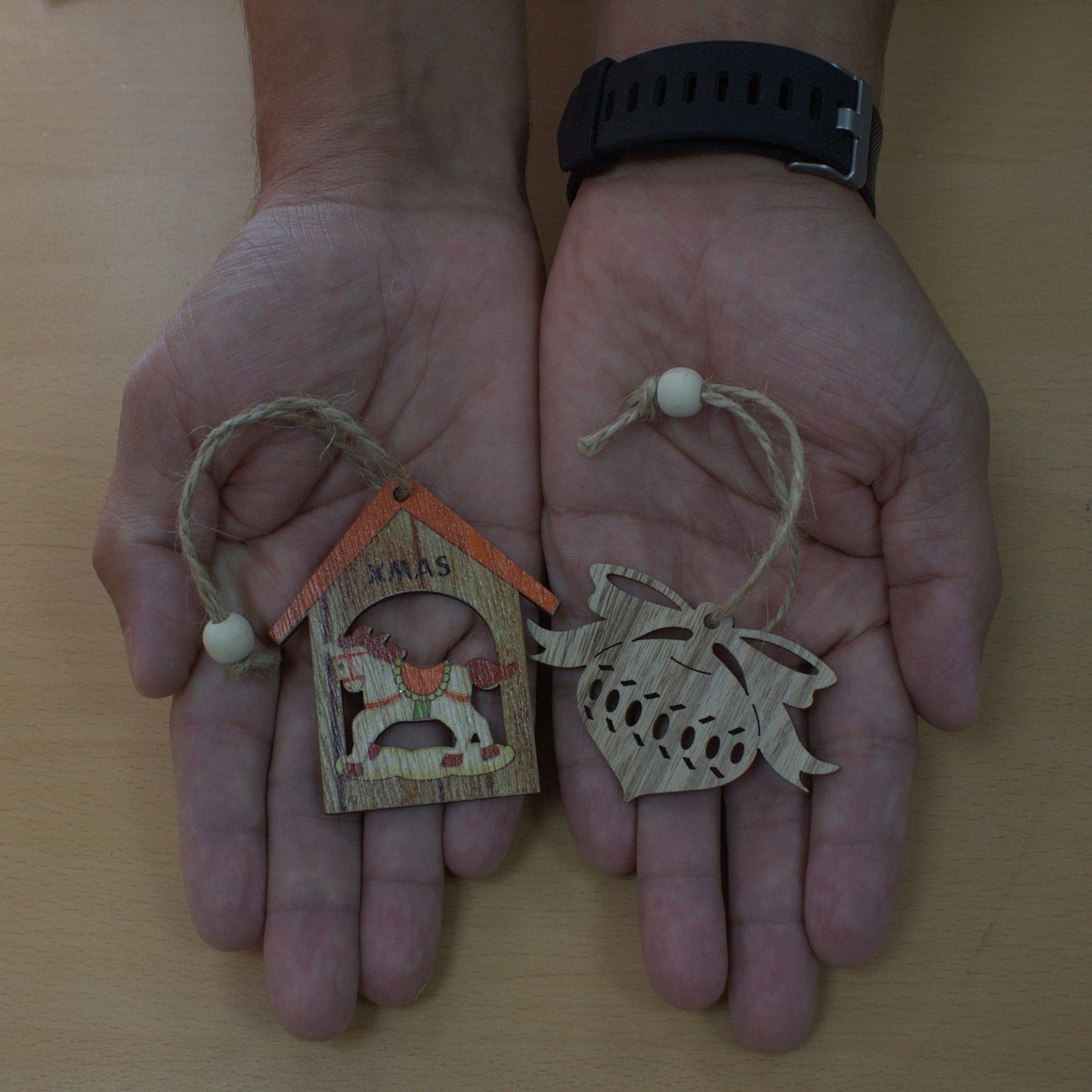 Balenie 2 ks drevená vianočná dekorácia – Snehuliak &amp; Stromček 