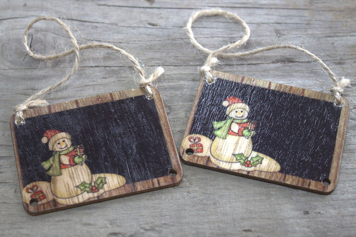 Balenie 2 ks drevená vianočná dekorácia – Snehuliak 