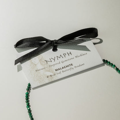 Minerálny náhrdelník Nymph s motýľom – malachit