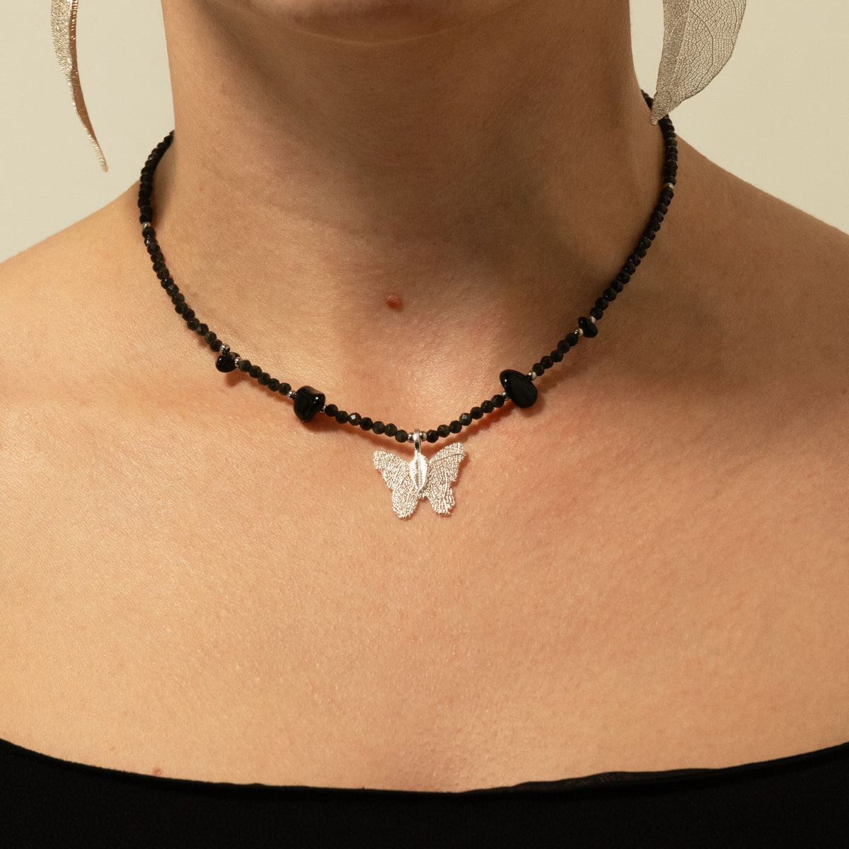 Minerálny náhrdelník Nymph s motýľom – čierny obsidián