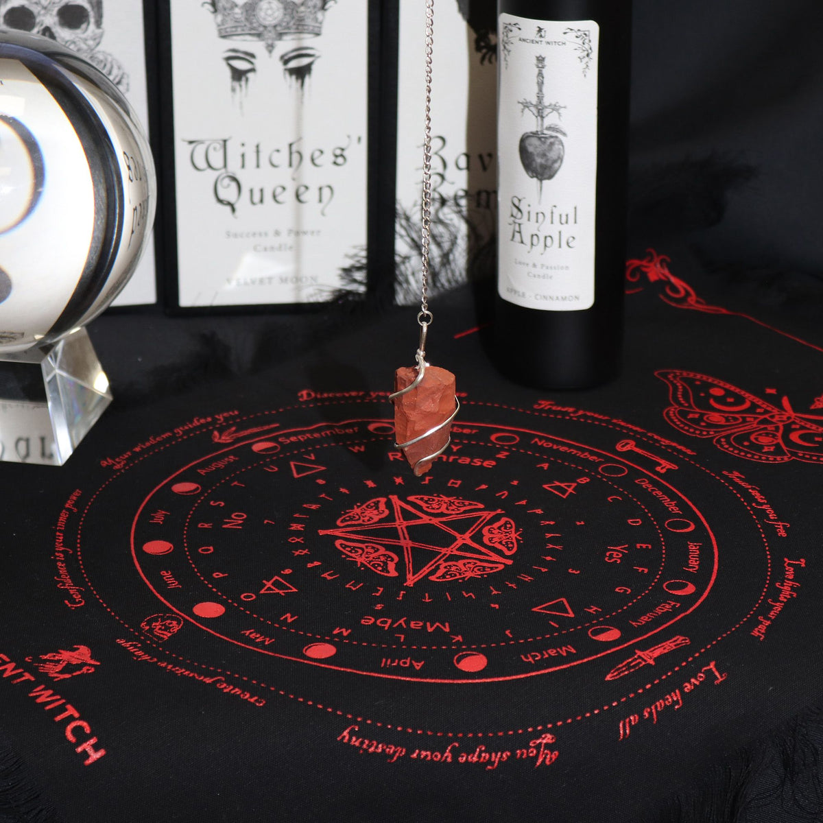 Podložka na kyvadlo Ancient Witch – Moľa · čierna a červená